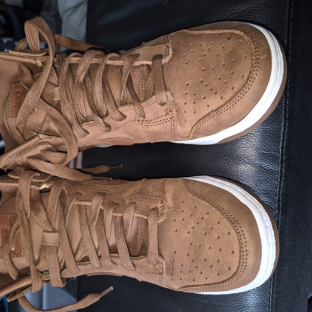 Brown Suede High-Top Sneakers with Retro Design